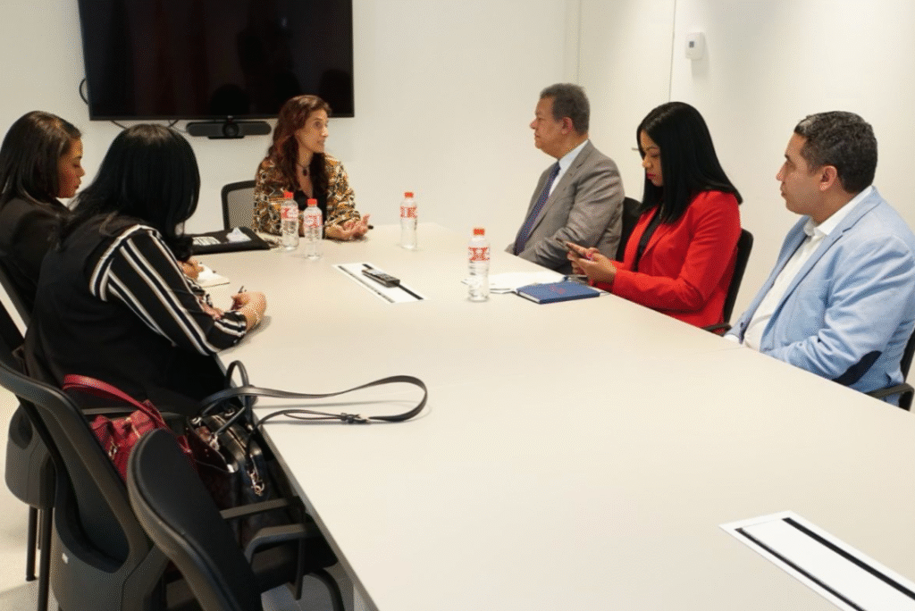 Laura Monteagudo asesorando a empresa en estrategia de marca