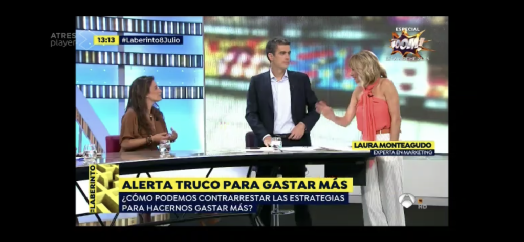Laura Monteagudo en plató de televisión como experta en branding